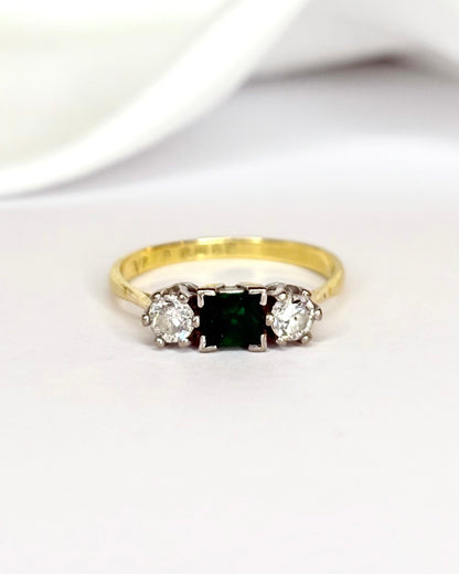 Bague Trilogie Émeraude 0.36 carat &amp; Diamants 0.30 carat "Rafaella" - Elliade Paris