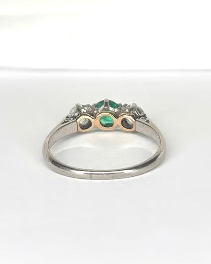 Bague Trilogie Émeraude 0.40 carat &amp; Diamants 0.40 carat "Maeva" - Elliade Paris