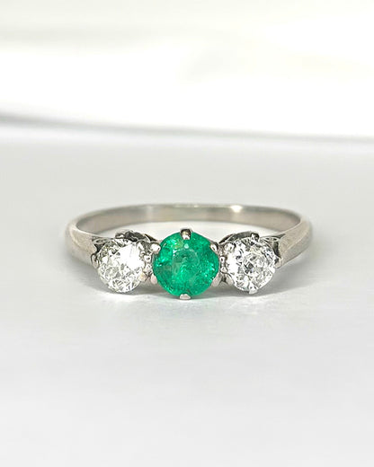 Bague Trilogie Émeraude 0.40 carat &amp; Diamants 0.40 carat "Maeva" - Elliade Paris