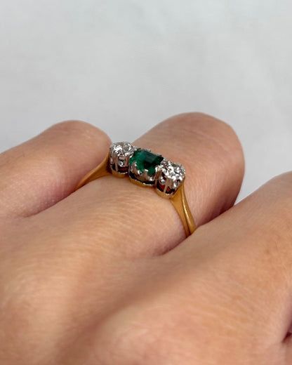 Bague Trilogie Émeraude 0.42 carat &amp; 2 Diamants &quot;Enes&quot; - Elliade Paris