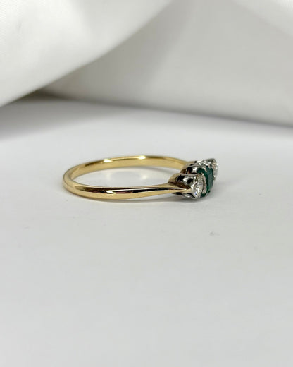Bague Trilogie Émeraude 0.42 carat &amp; 2 Diamants &quot;Enes&quot; - Elliade Paris