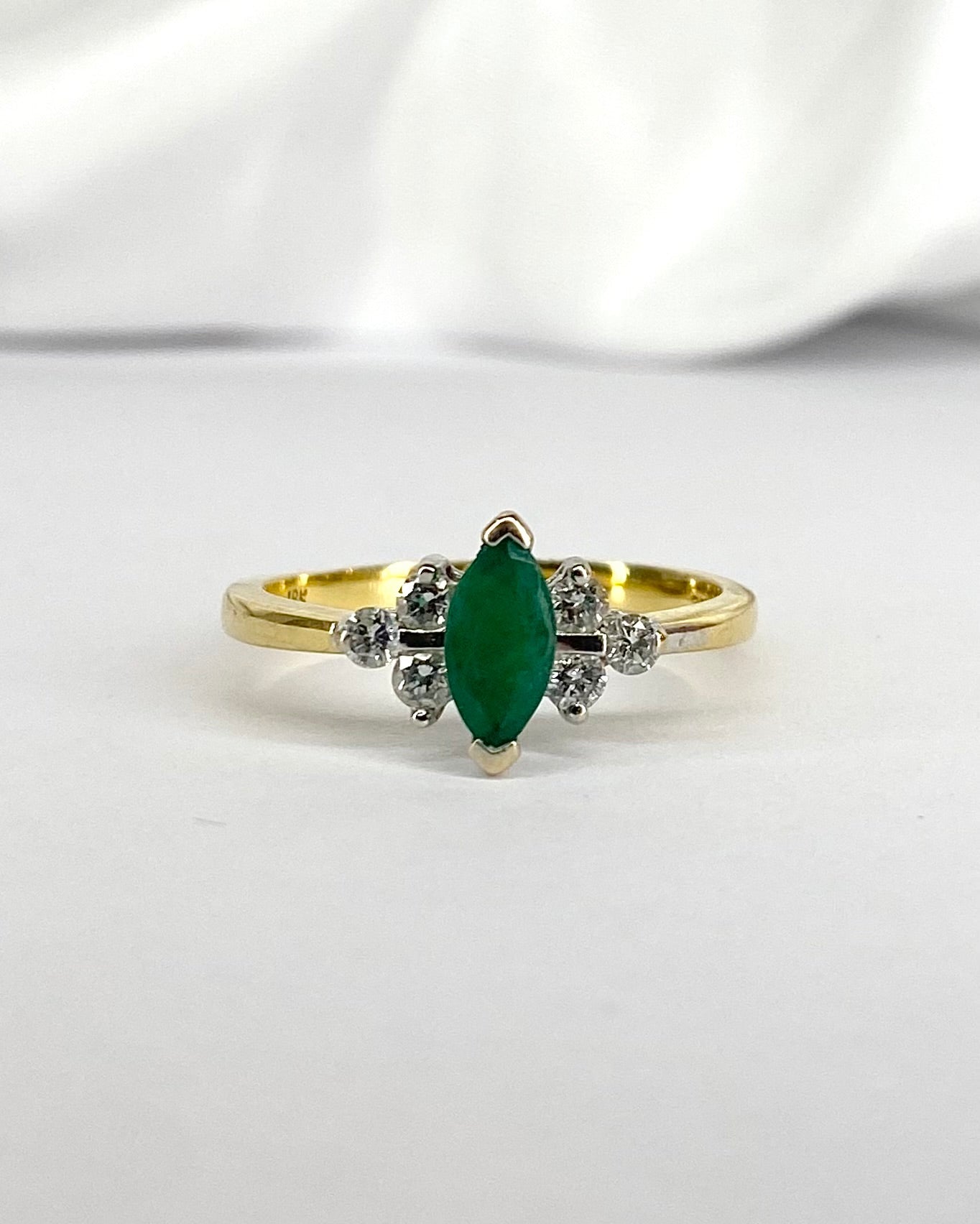 Bague Trilogie Émeraude 0.44 carat &amp; Diamants "Marjorie" - Elliade Paris