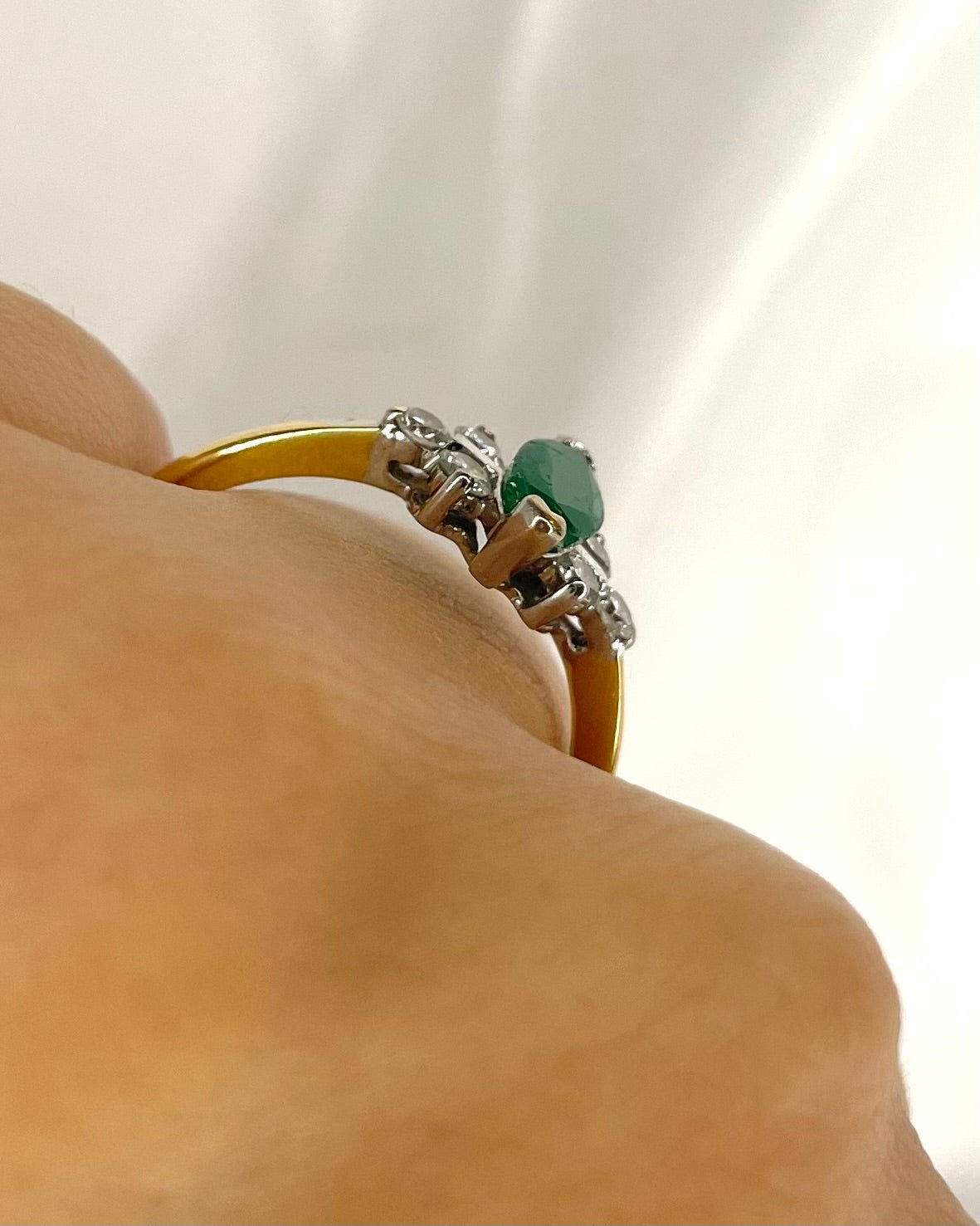 Bague Trilogie Émeraude 0.44 carat &amp; Diamants "Marjorie" - Elliade Paris