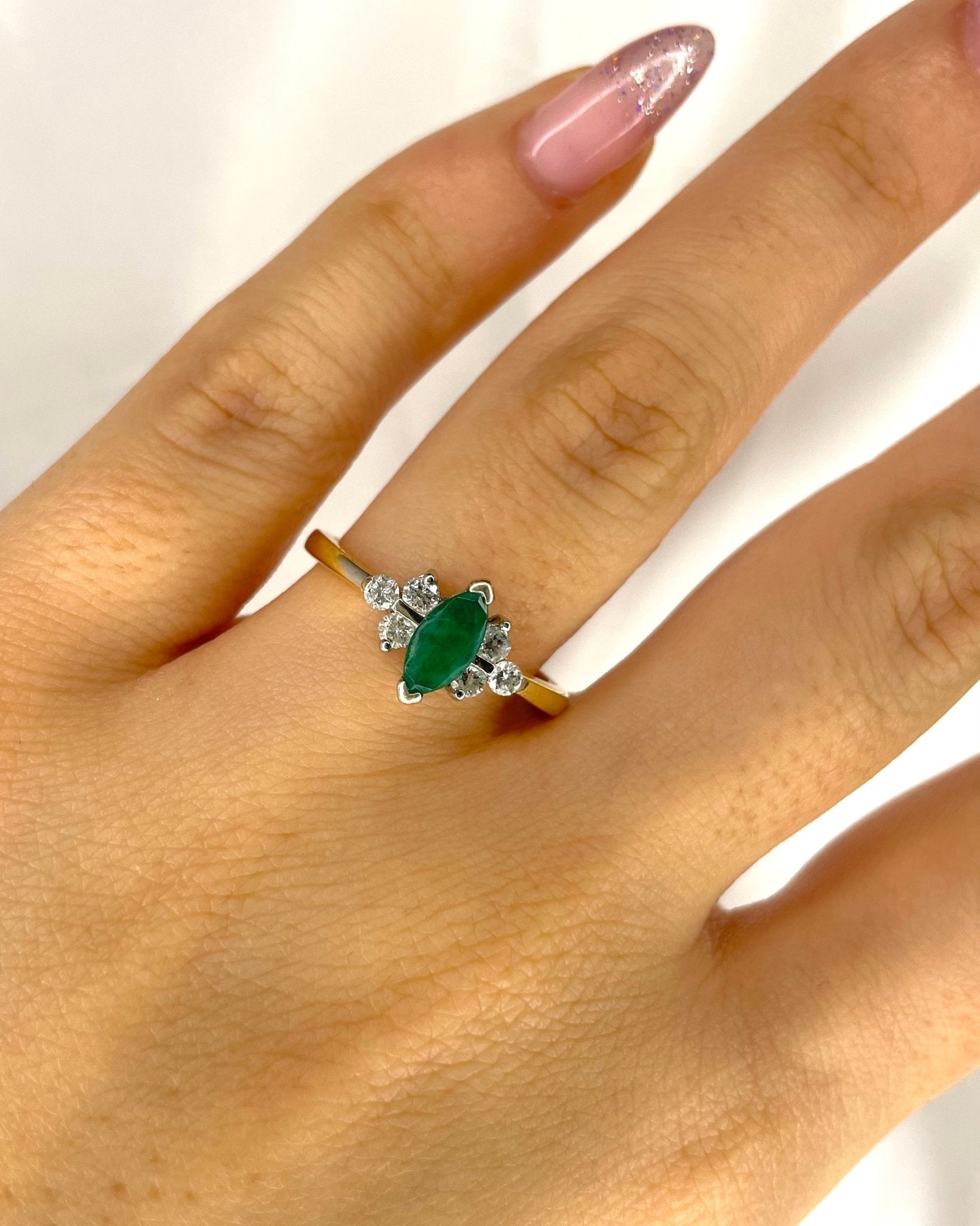 Bague Trilogie Émeraude 0.44 carat &amp; Diamants "Marjorie" - Elliade Paris