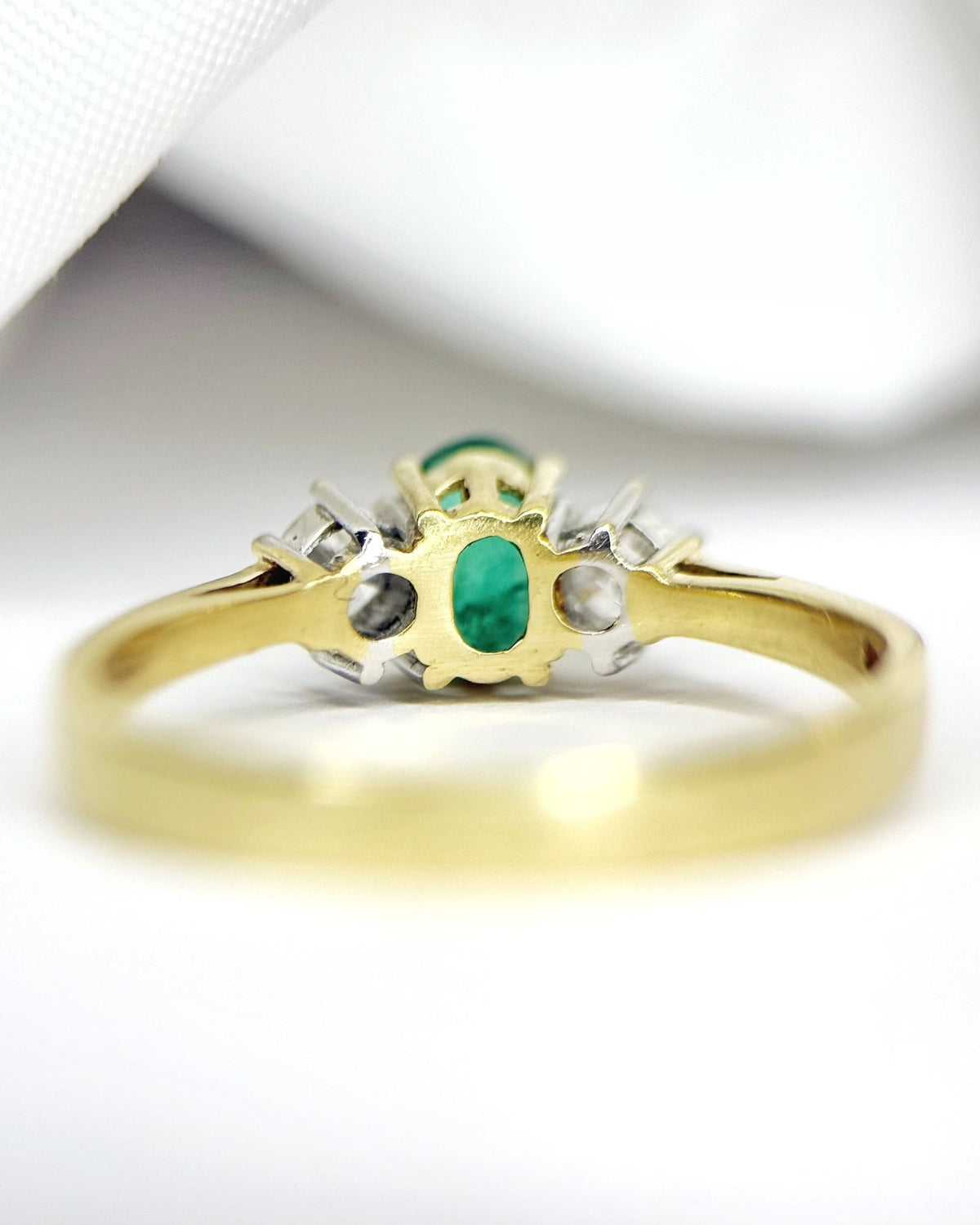 Bague Trilogie Émeraude 0.45 carat &amp; Diamants 0.20 carat "Melissa" - Elliade Paris
