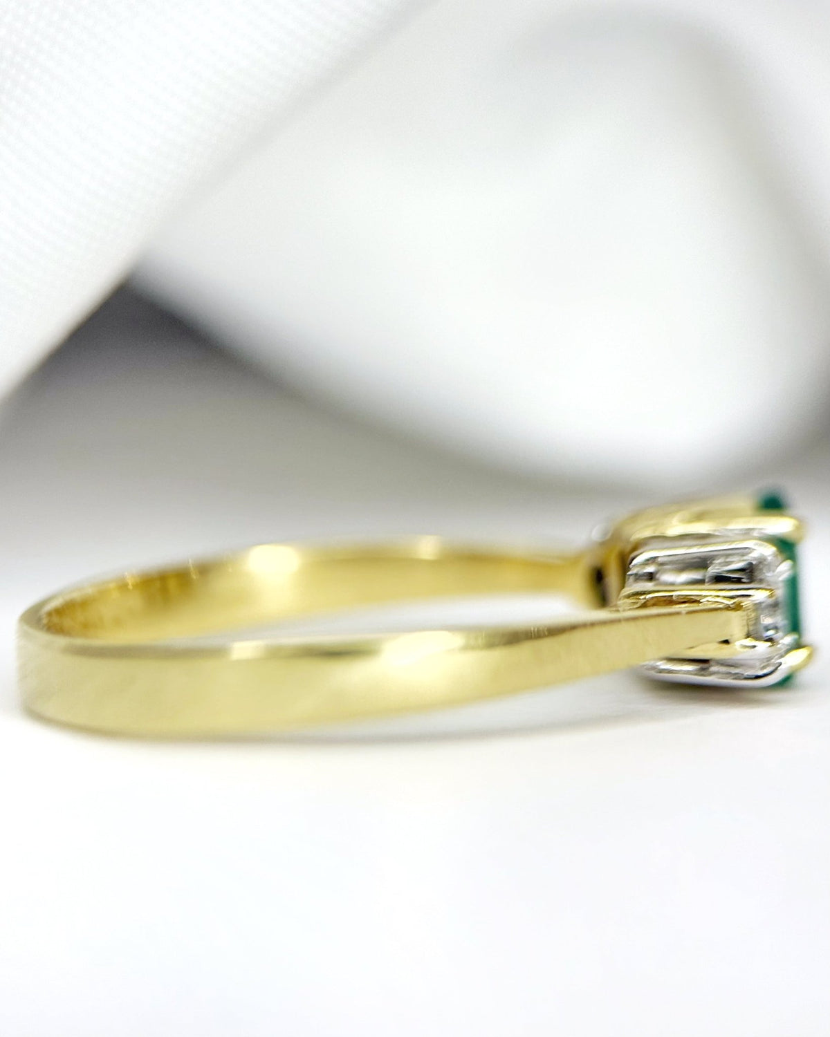 Bague Trilogie Émeraude 0.45 carat &amp; Diamants 0.20 carat "Melissa" - Elliade Paris