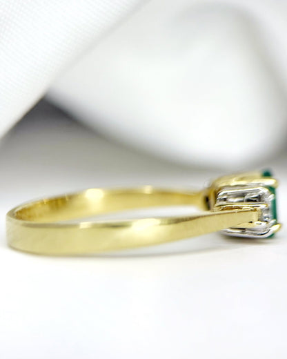 Bague Trilogie Émeraude 0.45 carat &amp; Diamants 0.20 carat "Melissa" - Elliade Paris