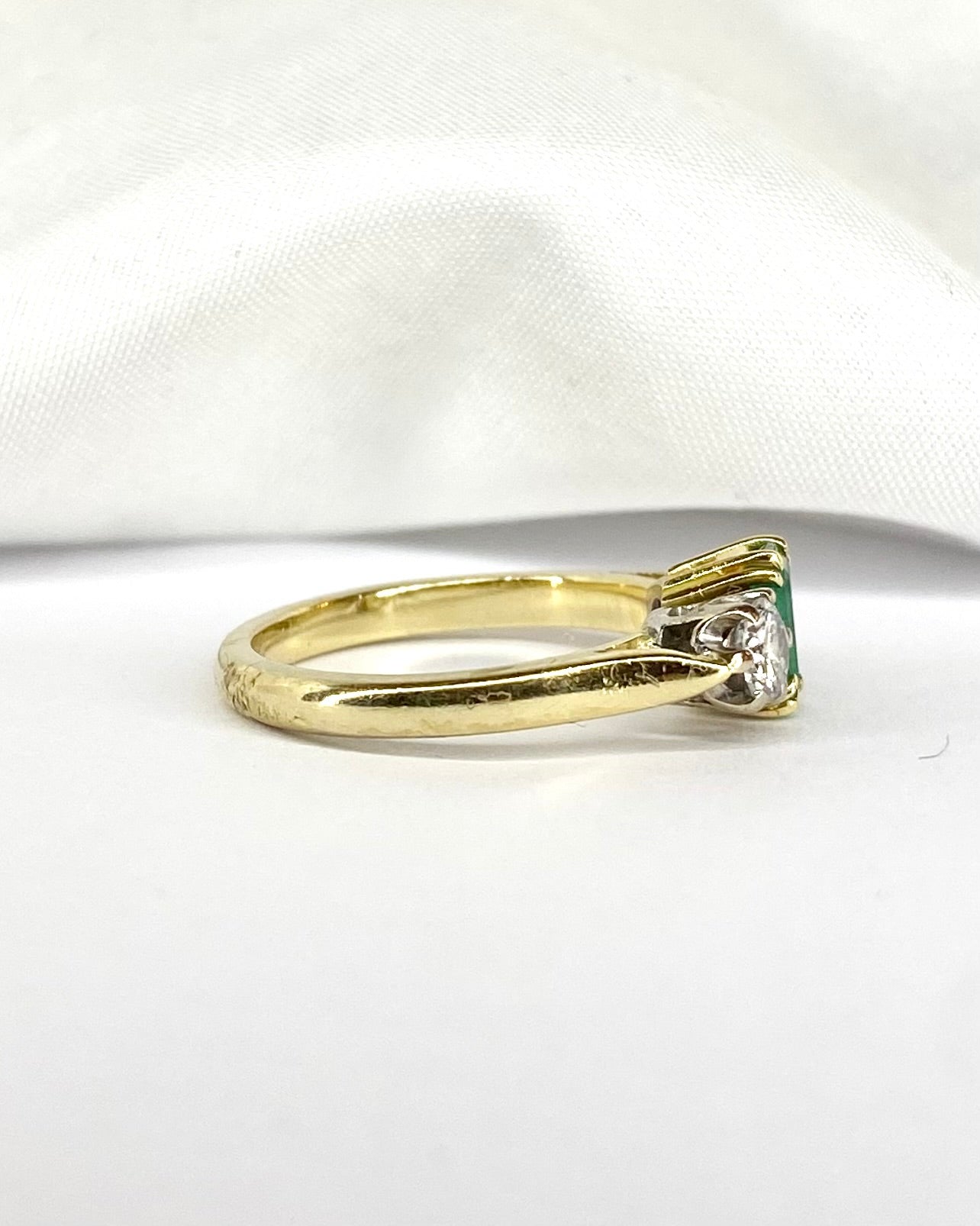 Bague Trilogie Émeraude 0.45 carat &amp; Diamants 0.40 carat &quot;Lara&quot; - Elliade Paris