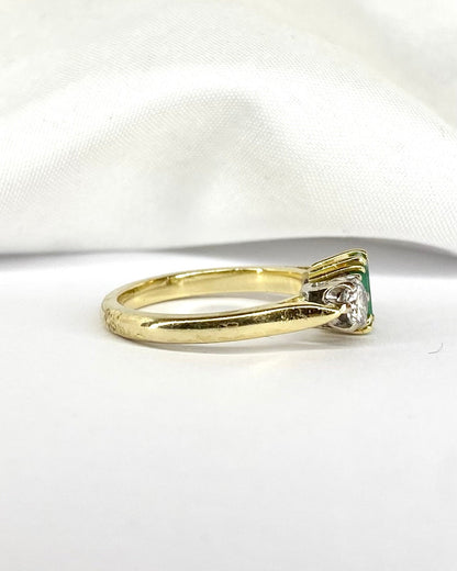 Bague Trilogie Émeraude 0.45 carat &amp; Diamants 0.40 carat &quot;Lara&quot; - Elliade Paris