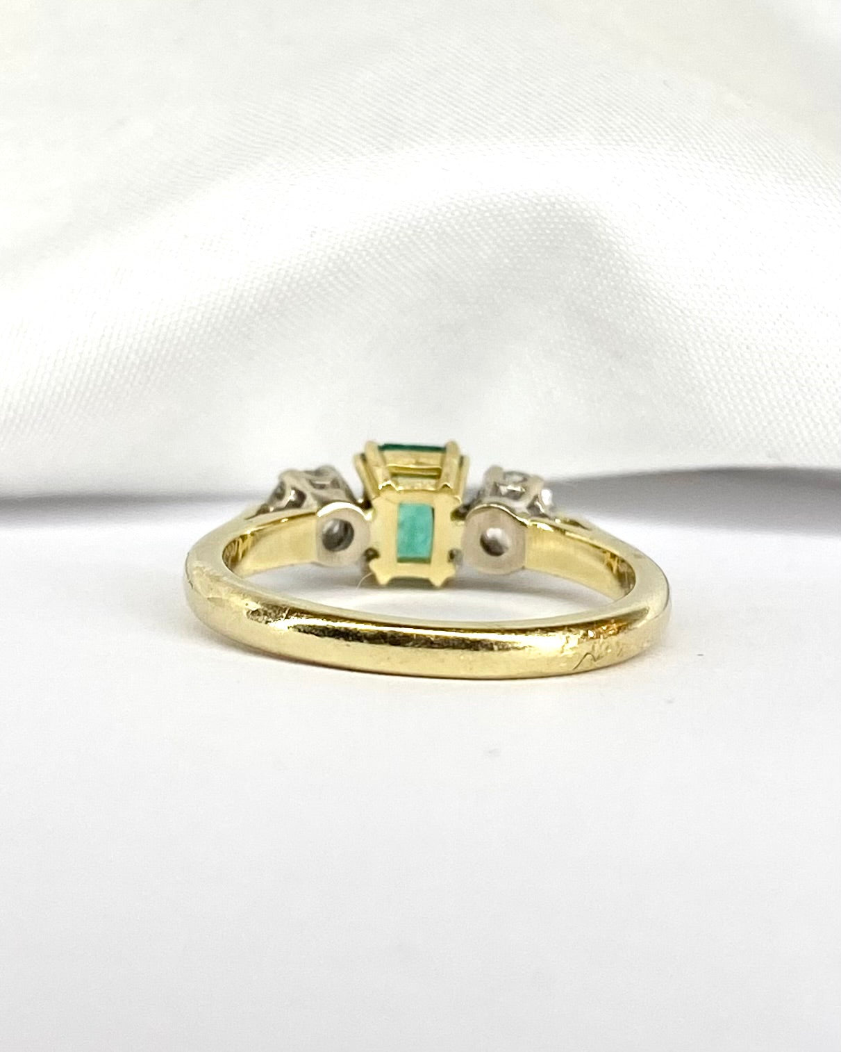 Bague Trilogie Émeraude 0.45 carat &amp; Diamants 0.40 carat &quot;Lara&quot; - Elliade Paris