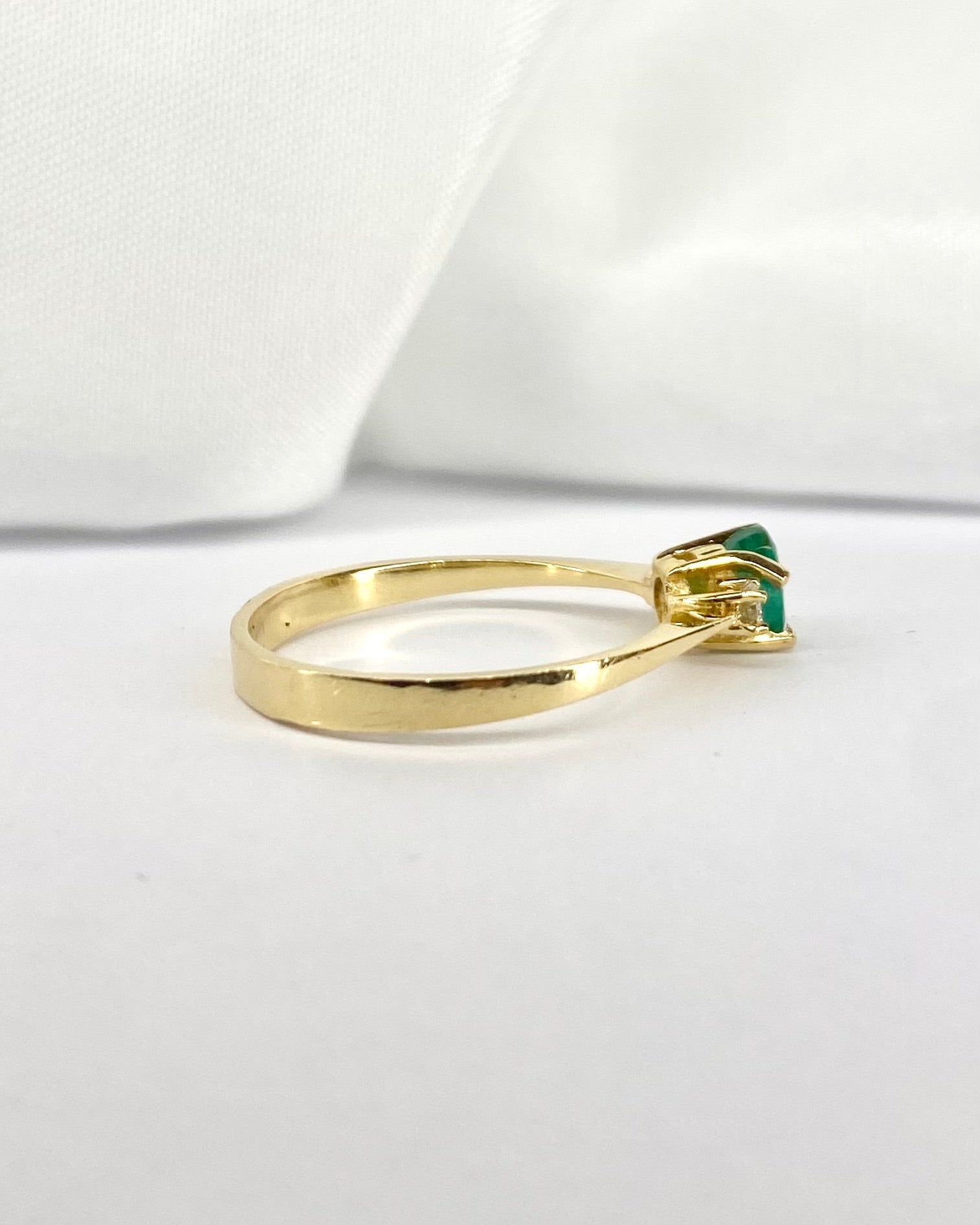 Bague Trilogie Emeraude 0.45 carat &amp; Diamants "Léontine" - Elliade Paris