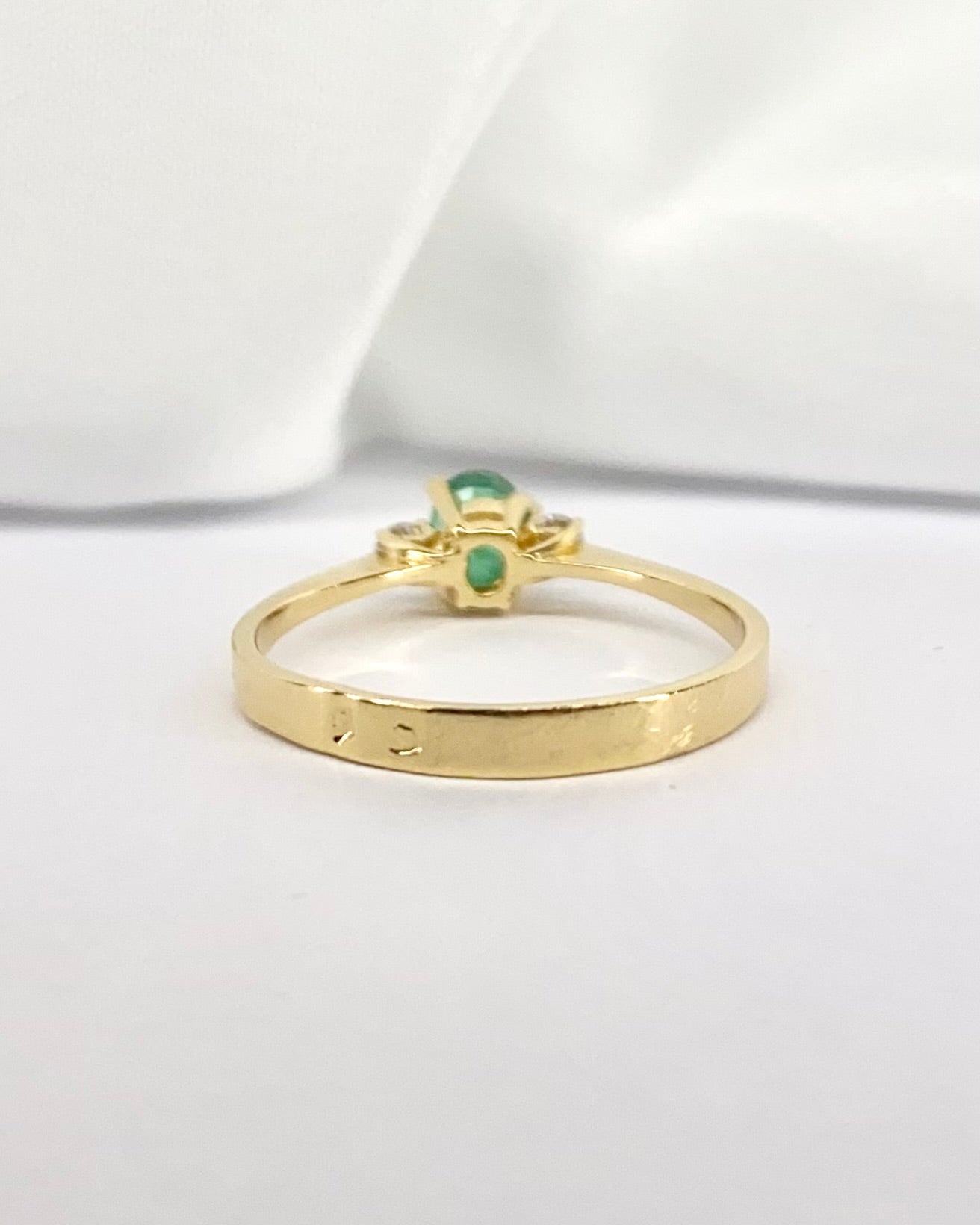 Bague Trilogie Emeraude 0.45 carat &amp; Diamants &quot;Léontine&quot; - Elliade Paris