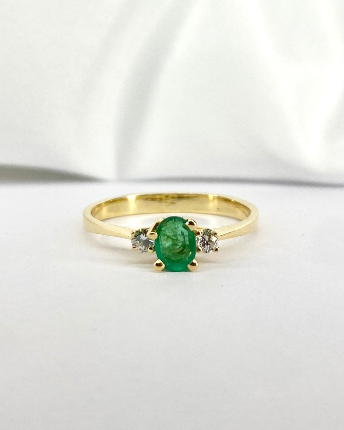 Bague Trilogie Emeraude 0.45 carat &amp; Diamants &quot;Léontine&quot; - Elliade Paris