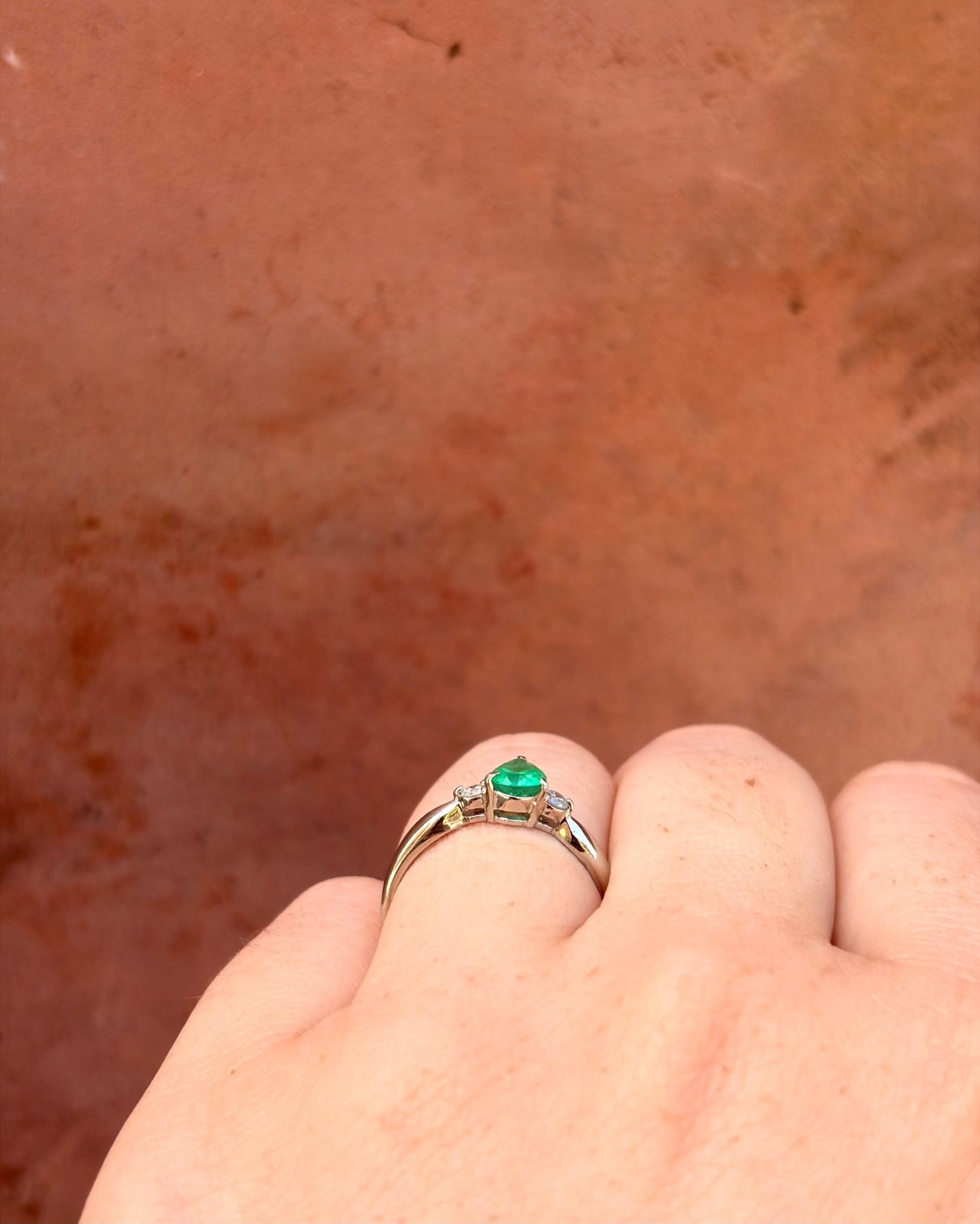 Bague Trilogie Émeraude 0.45 carat &amp; Diamants "Tessa" - Elliade Paris