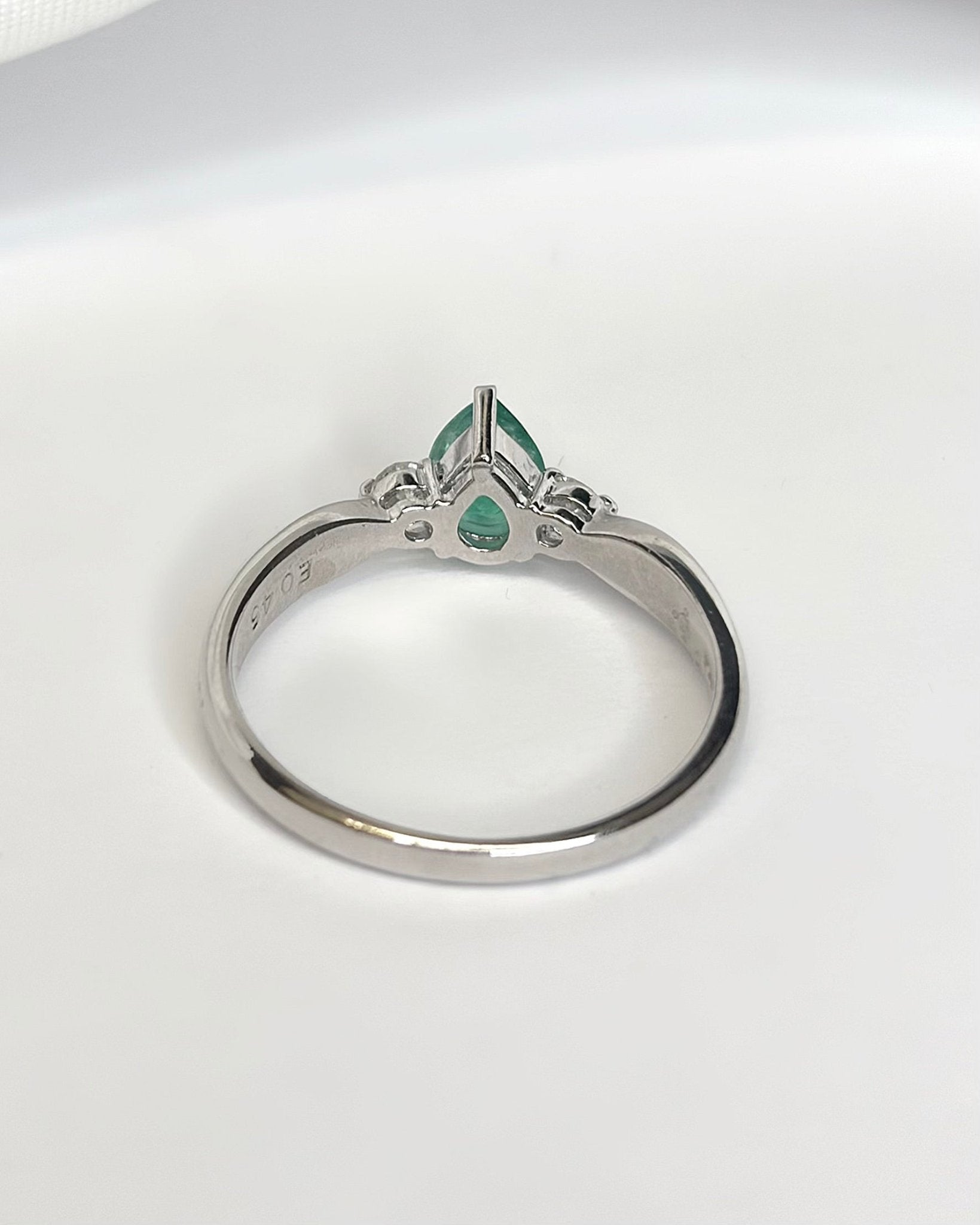 Bague Trilogie Émeraude 0.45 carat &amp; Diamants "Tessa" - Elliade Paris