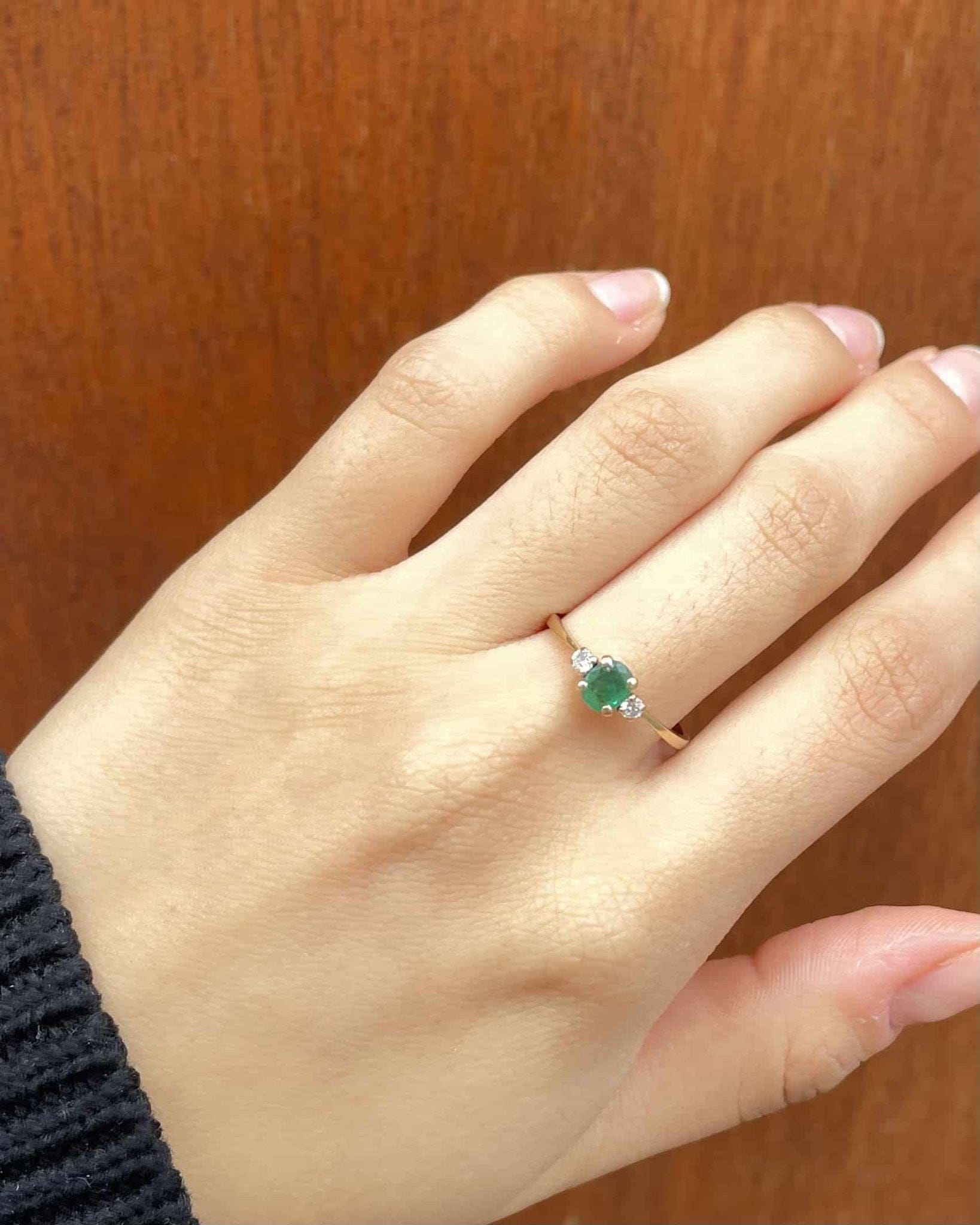 Bague Trilogie Emeraude 0.50 carat &amp; Diamants "Abigail" - Elliade Paris