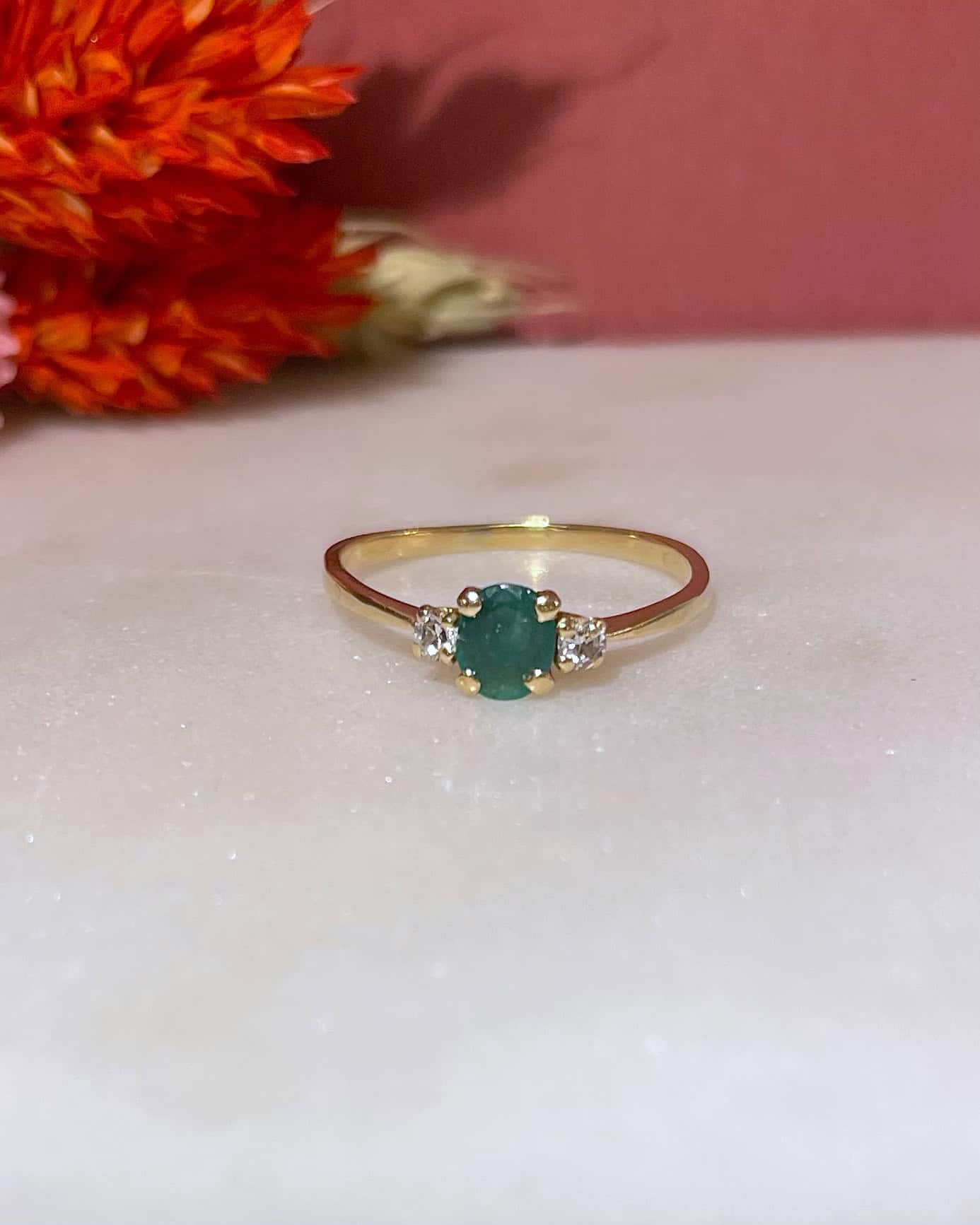 Bague Trilogie Emeraude 0.50 carat &amp; Diamants "Abigail" - Elliade Paris