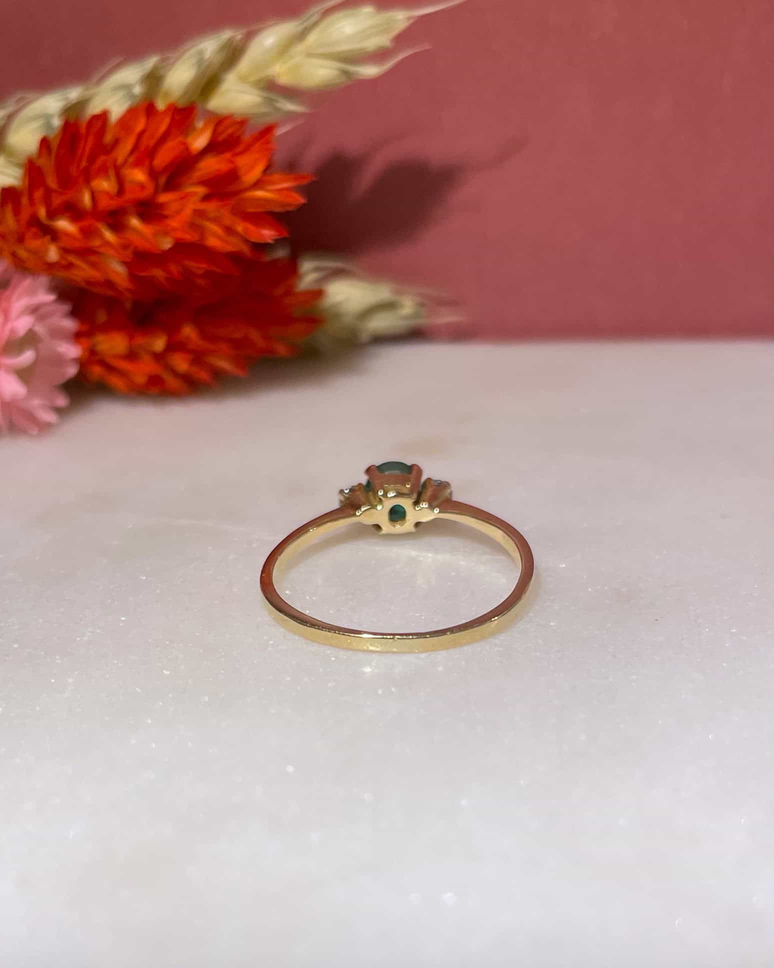 Bague Trilogie Emeraude 0.50 carat &amp; Diamants "Abigail" - Elliade Paris