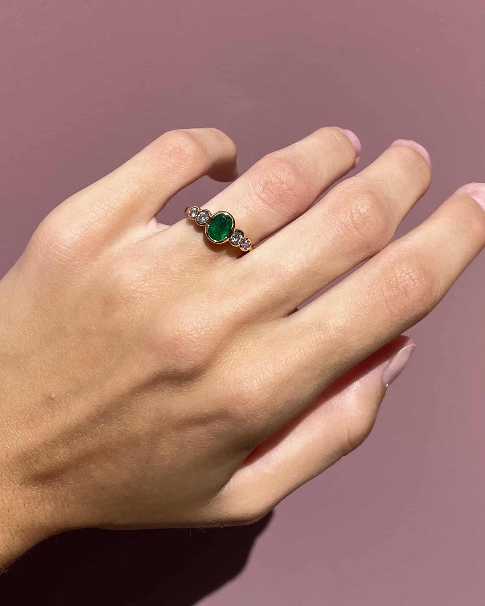 Bague Trilogie Emeraude 0.50 carat &amp; Diamants "Dollie" - Elliade Paris