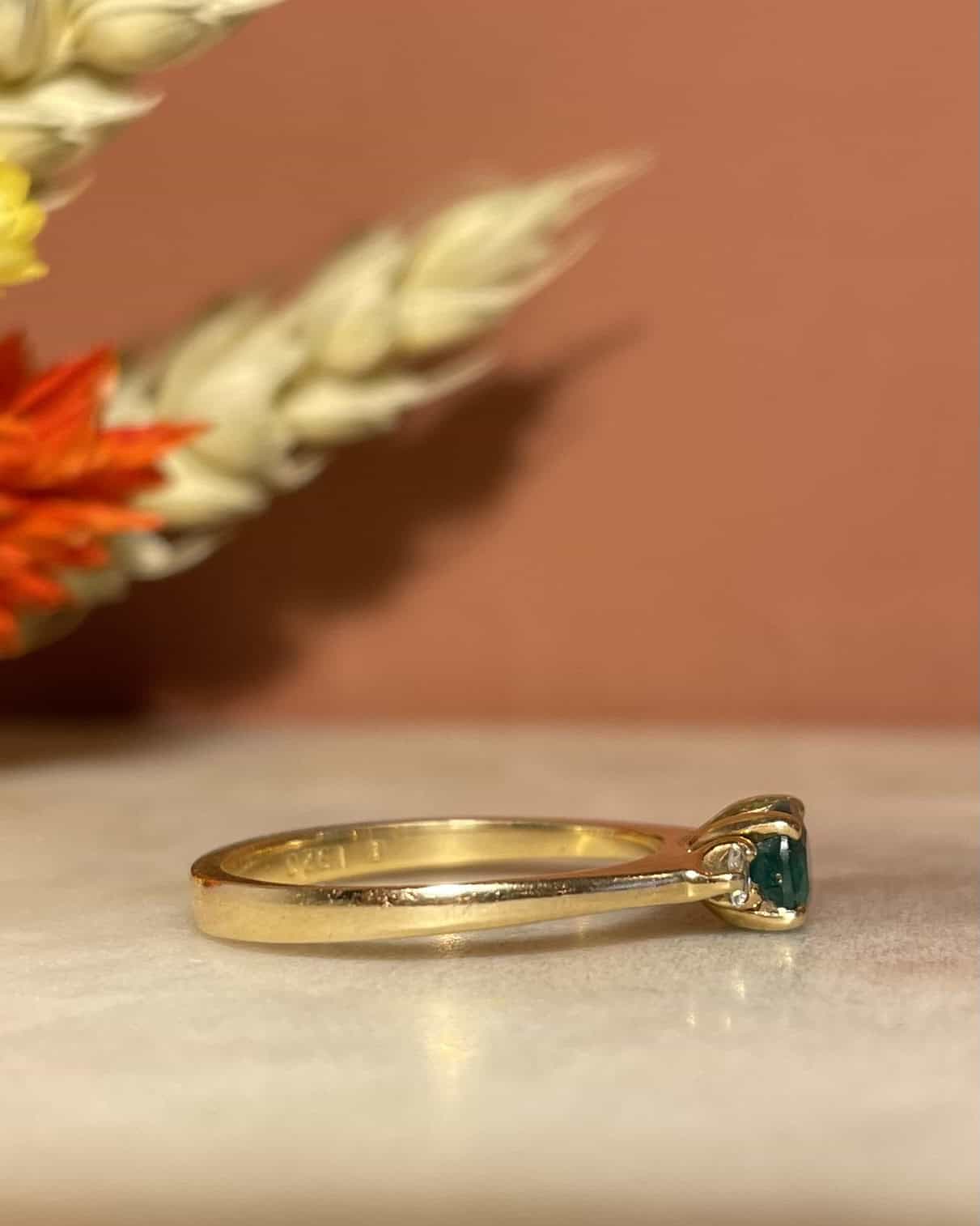 Bague Trilogie Emeraude 0.50 carat &amp; Diamants "Jorya" - Elliade Paris