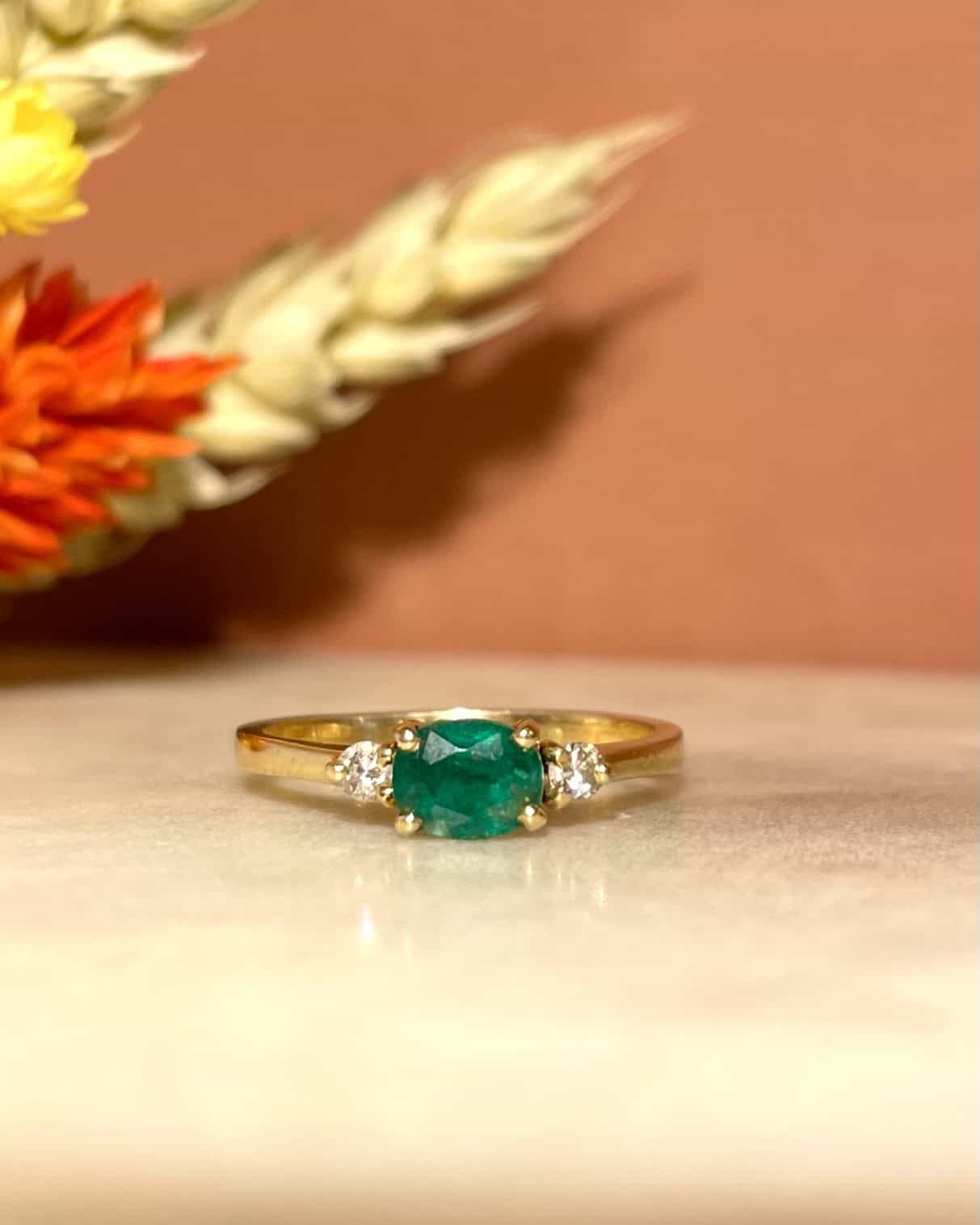 Bague Trilogie Emeraude 0.50 carat &amp; Diamants "Jorya" - Elliade Paris