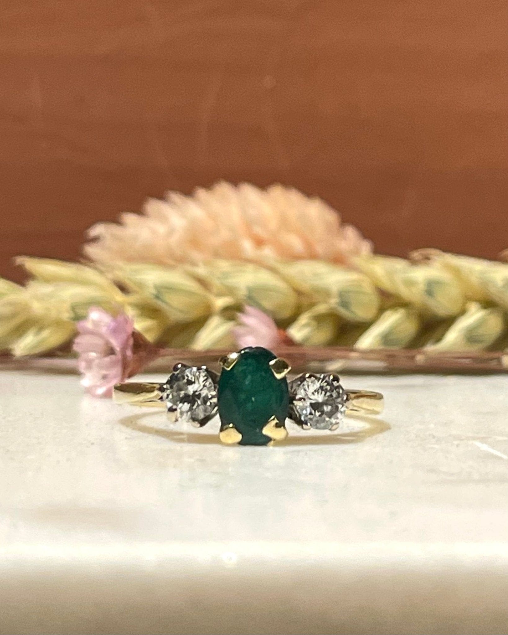 Bague Trilogie Emeraude 0.50 carat &amp; Diamants "Valentine" - Elliade Paris