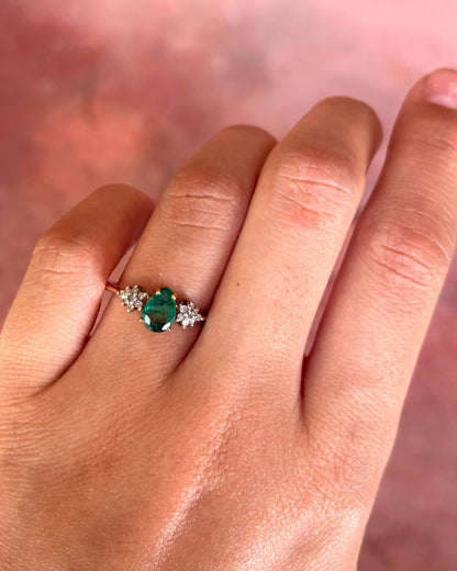 Bague Trilogie Émeraude 0.51 carat &amp; Diamants "Pénélope" - Elliade Paris