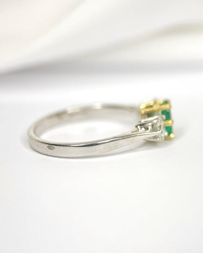 Bague Trilogie Émeraude 0.55 carat &amp; Diamants 0.26 carat "Nil" - Elliade Paris
