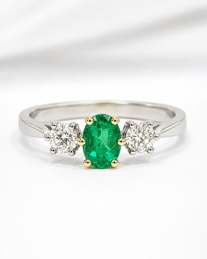 Bague Trilogie Émeraude 0.55 carat &amp; Diamants 0.26 carat "Nil" - Elliade Paris