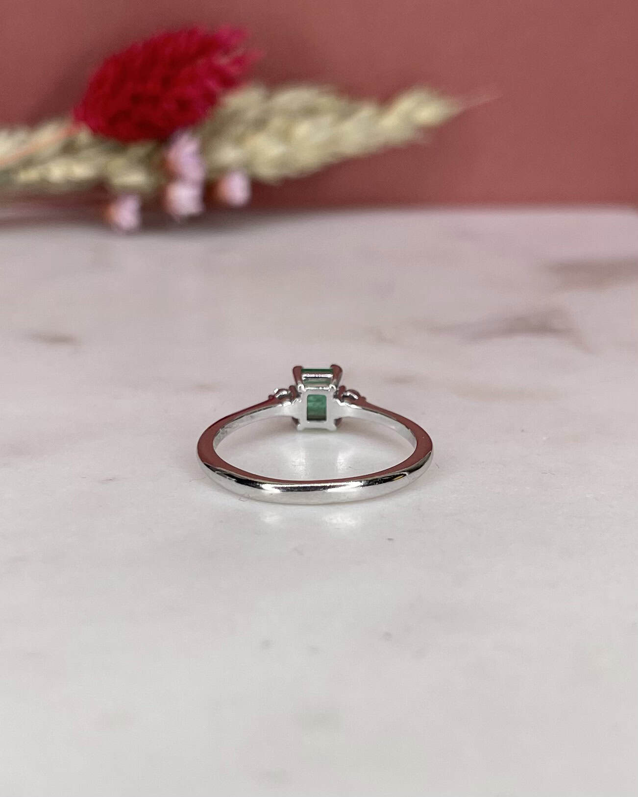 Bague Trilogie Émeraude 0.55 carat &amp; Diamants "Hadia" - Elliade Paris
