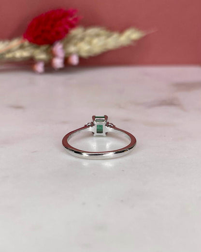 Bague Trilogie Émeraude 0.55 carat &amp; Diamants &quot;Hadia&quot; - Elliade Paris