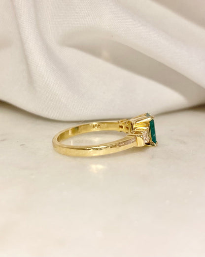 Bague Trilogie Émeraude 0.60 carat &amp; Diamants &quot;Alixéa&quot; - Elliade Paris