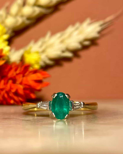 Bague Trilogie Emeraude 0.60 carat &amp; Diamants &quot;Anasthasia&quot; - Elliade Paris