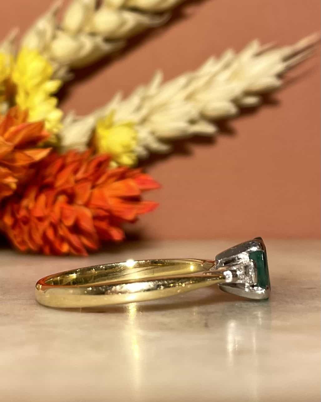 Bague Trilogie Emeraude 0.60 carat &amp; Diamants "Anasthasia" - Elliade Paris
