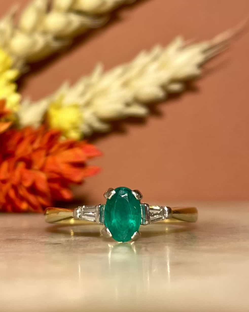 Bague Trilogie Emeraude 0.60 carat &amp; Diamants &quot;Anasthasia&quot; - Elliade Paris