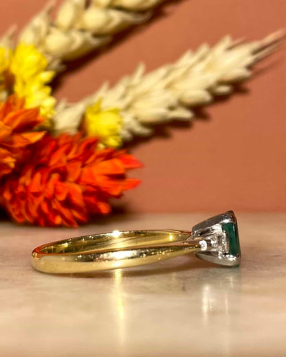 Bague Trilogie Emeraude 0.60 carat &amp; Diamants &quot;Anasthasia&quot; - Elliade Paris