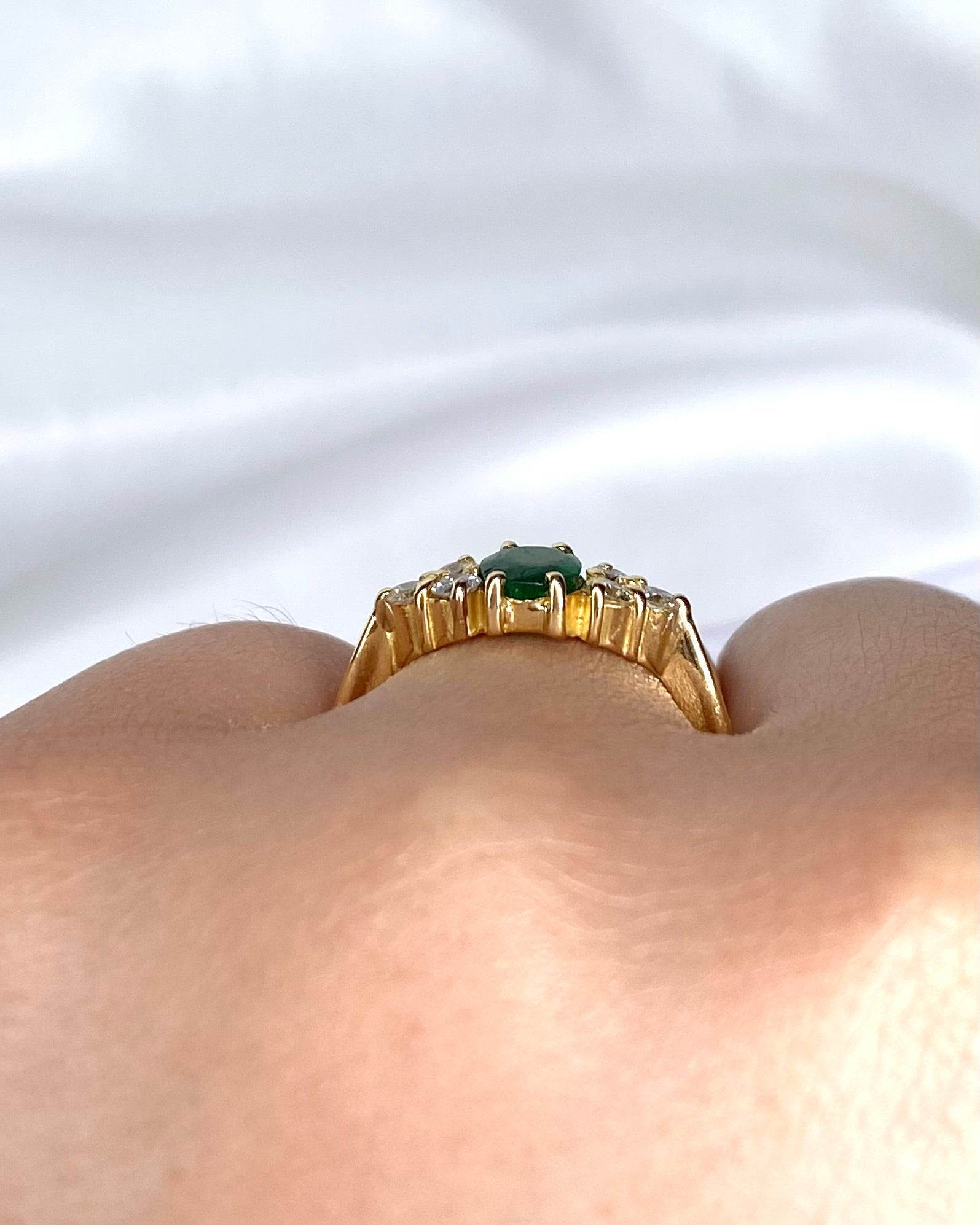 Bague Trilogie Émeraude 0.60 carat &amp; Diamants "Sophie" - Elliade Paris