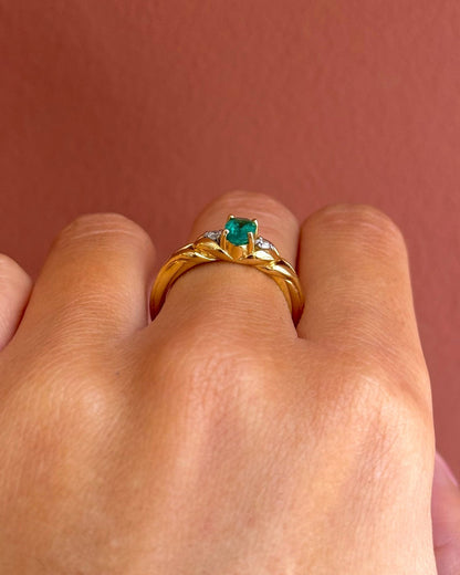 Bague Trilogie Émeraude 0.65 carat &amp; Diamants "Loriane" - Elliade Paris