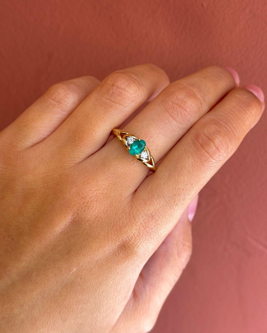 Bague Trilogie Émeraude 0.65 carat &amp; Diamants "Loriane" - Elliade Paris