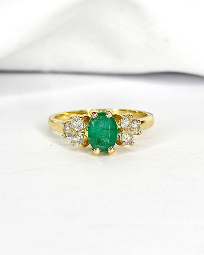 Bague Trilogie Émeraude 0.68 carat &amp; Diamants 0.42 carat "Lilia" - Elliade Paris