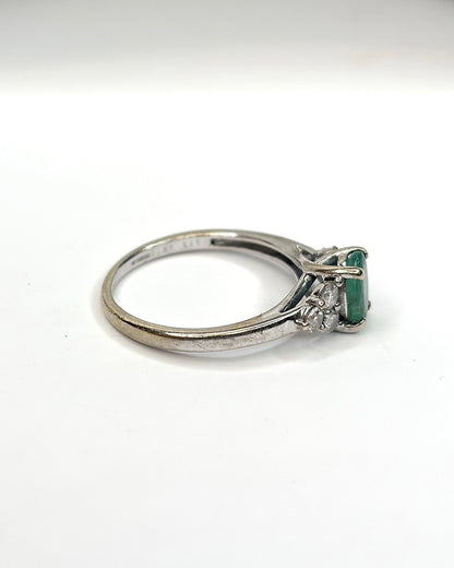 Bague Trilogie Émeraude 0.70 carat &amp; Diamants 0.35 carat "Hélène" - Elliade Paris