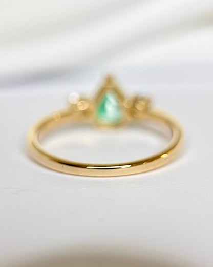 Bague Trilogie Émeraude 0.70 carat &amp; Diamants "Camille" - Elliade Paris