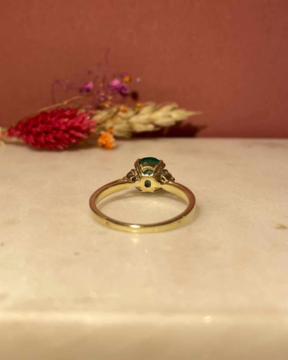 Bague Trilogie Émeraude 0.70 carat &amp; Diamants &quot;Oliviana&quot; - Elliade Paris