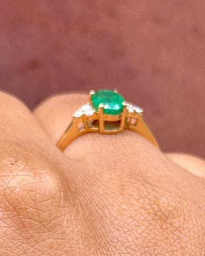 Bague Trilogie Émeraude 0.76 carat &amp; Diamants "Vanessa" - Elliade Paris