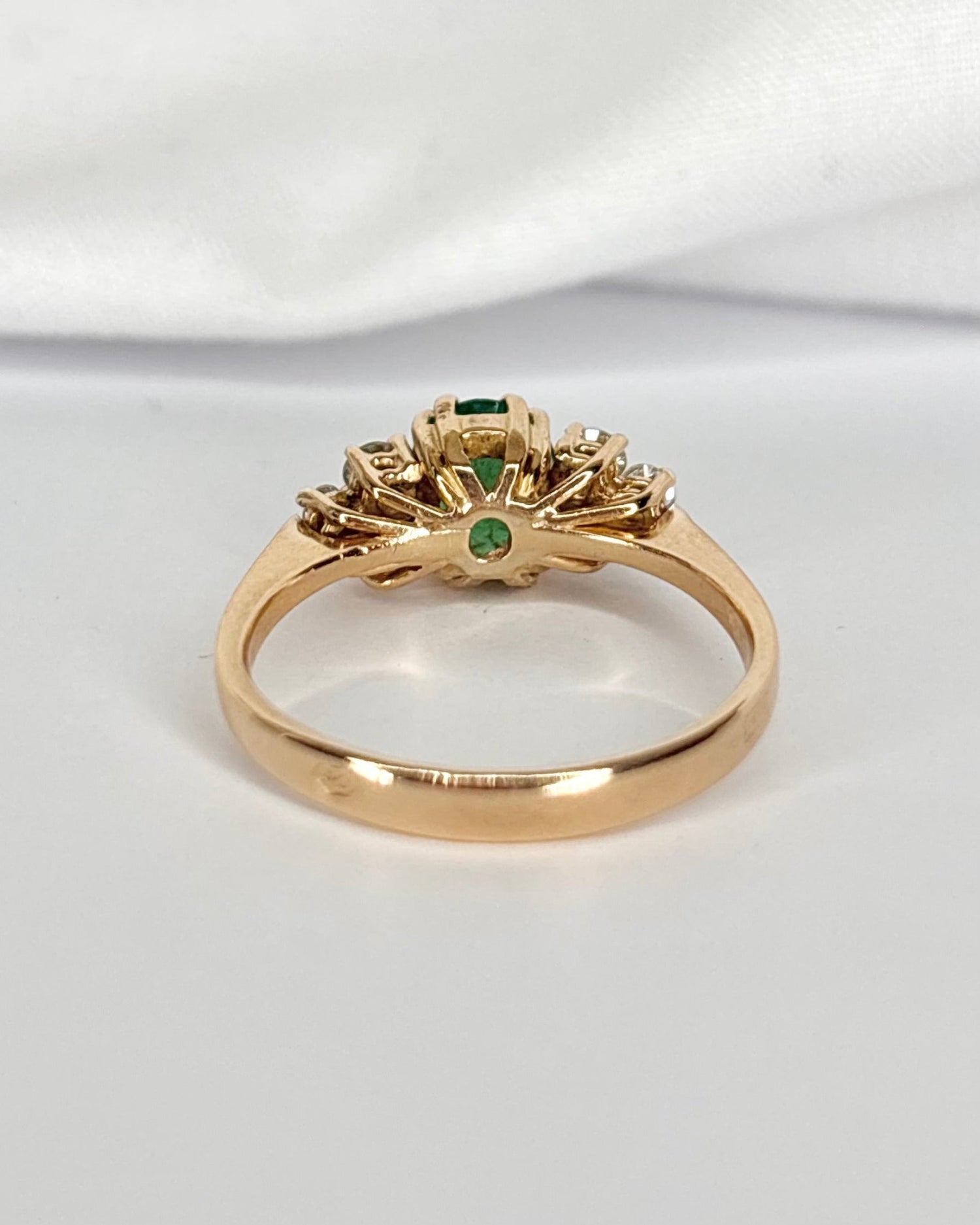 Bague Trilogie Émeraude 0.80 carat &amp; Diamants 0.24 carat "Carolina" - Elliade Paris