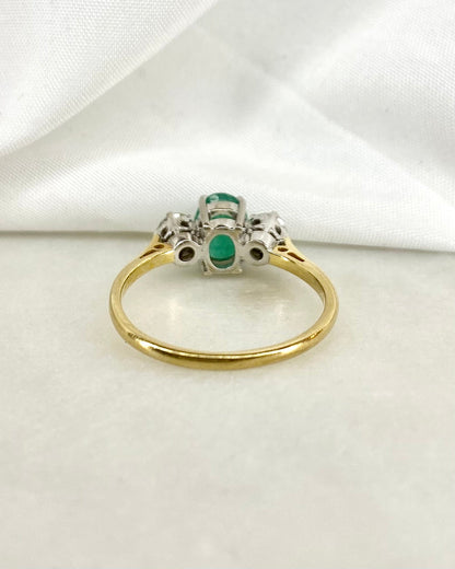 Bague Trilogie Émeraude 0.84 carat &amp; Diamants 0.30 carat &quot;Ivy&quot; - Elliade Paris