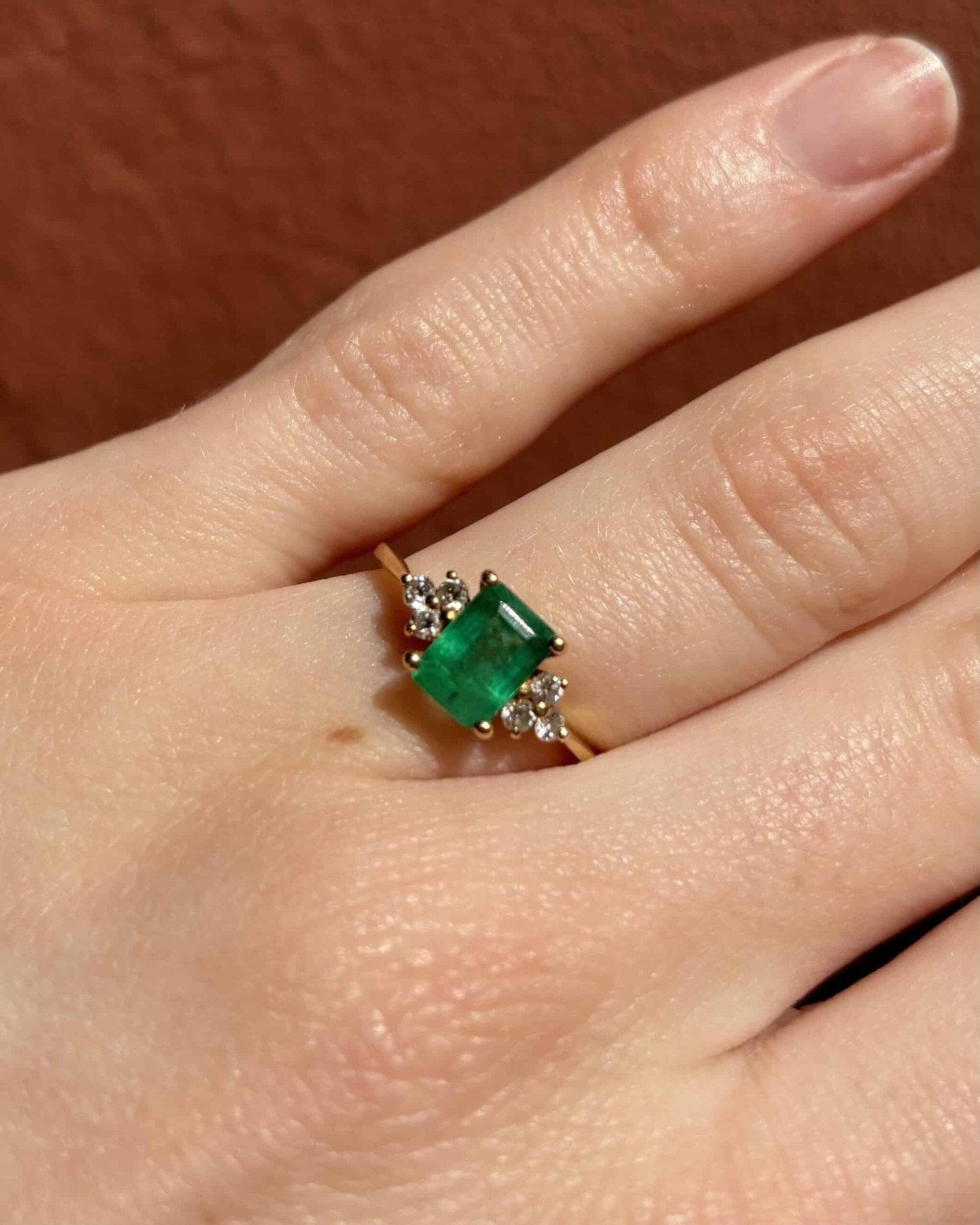 Bague Trilogie Emeraude 0.85 carat &amp; Diamants "Aimee" - Elliade Paris