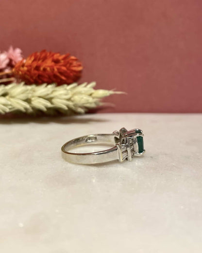 Bague Trilogie Emeraude 0.85 carat &amp; Diamants Baguette &quot;Svetlana&quot; - Elliade Paris