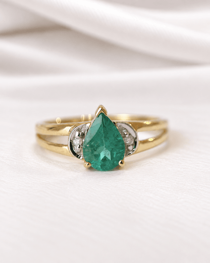 Bague Trilogie Émeraude 0.85 carat &amp; Diamants "Camilla" - Elliade Paris