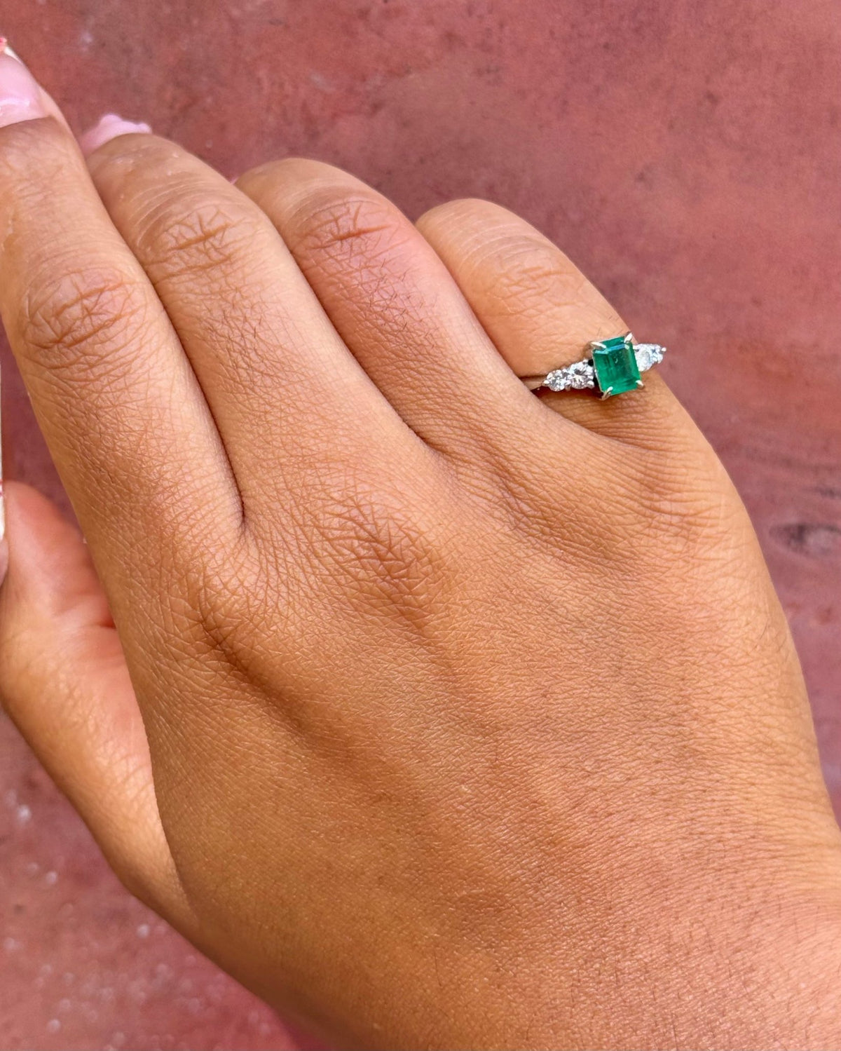 Bague Trilogie Émeraude 0.88 carat &amp; Diamants 0.34 carat "Margaux" - Elliade Paris